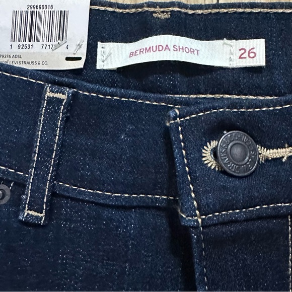 NWT Levi Bermuda Shorts 🌴 - Picture 3 of 3